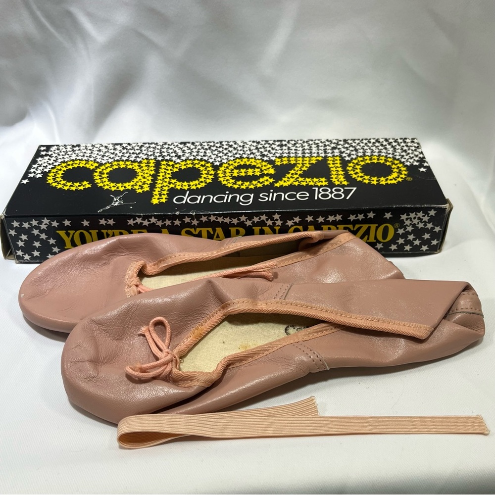 Capezio #200 Pink Leather Ballet Slippers Shoes Size 5 1/2 5.5 B NEW